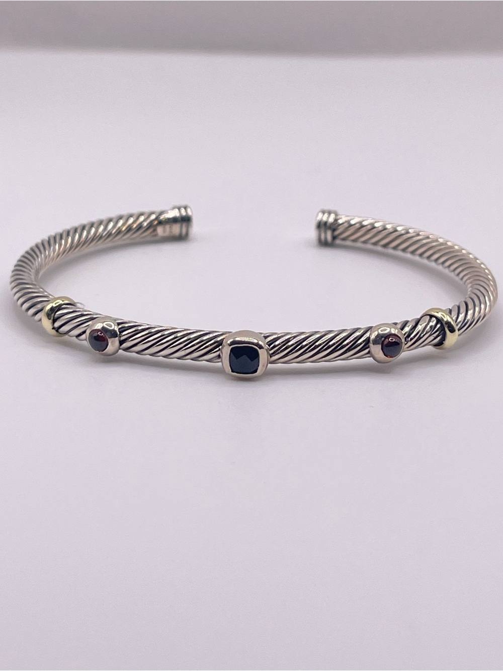 David Yurman 3mm Renaissance Bracelet with Gold, Black Onyx, and Garnet - Picture 2 of 12